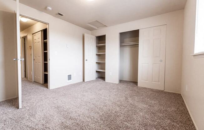 Lakewood Apartments - Southern Pines Apartments - Bedroom 2