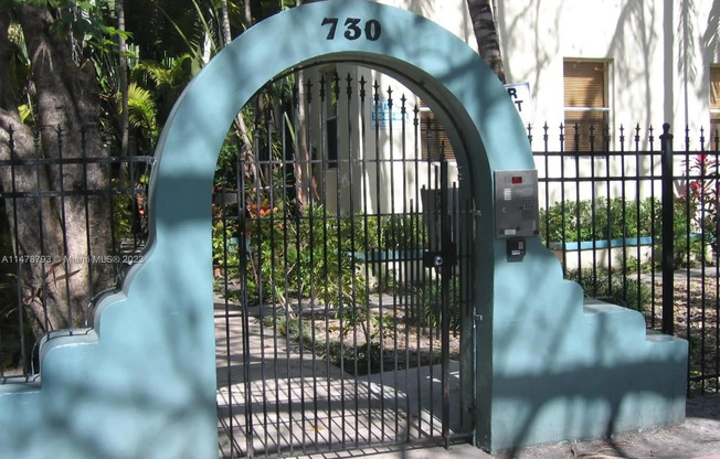 726 MERIDIAN AVE