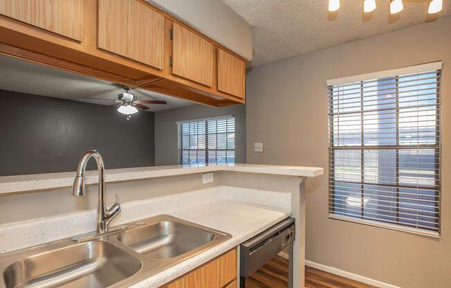 1 bed, 1 bath, 548 sqft, $750