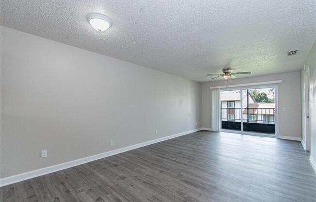 2 beds, 2 baths, 864 sqft, $1,400