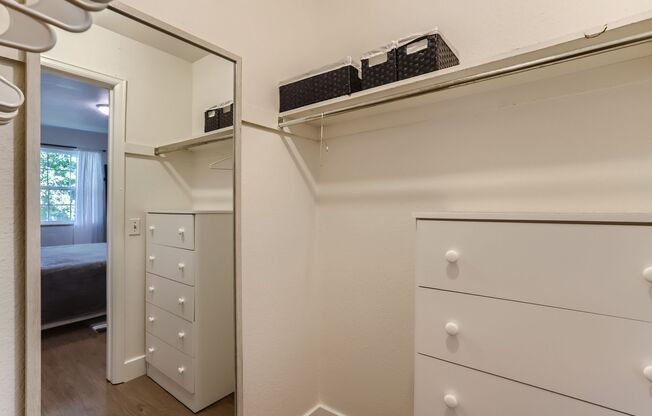 1 bed, 1 bath, $2,695, Unit # J 24