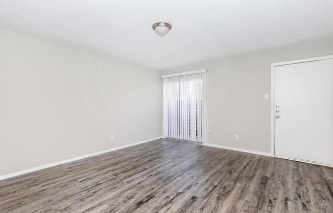 1 bed, 1 bath, 670 sqft, $1,069