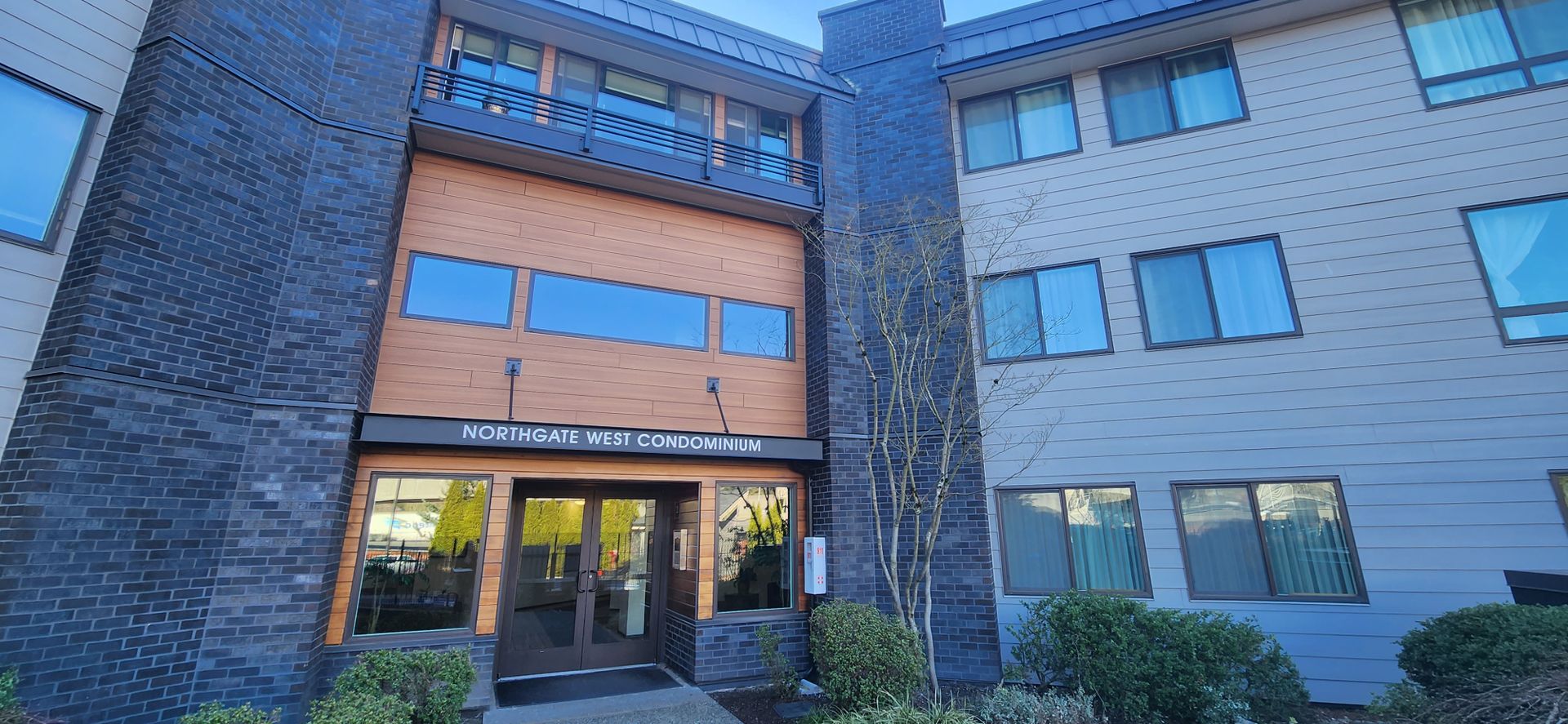 AIR-CONDITIONED Spacious Condo in Northgate