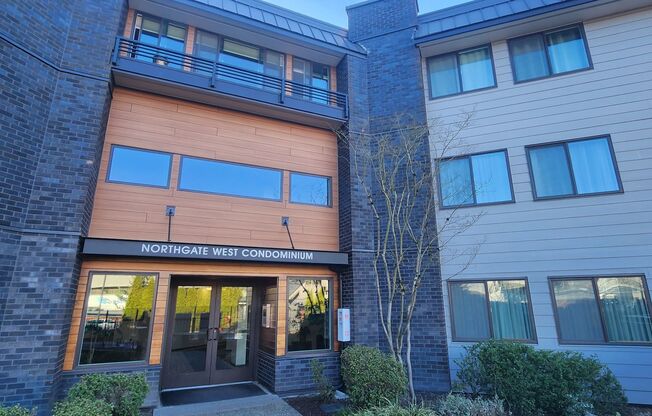 AIR-CONDITIONED 2 Bedroom Condo in Northgate