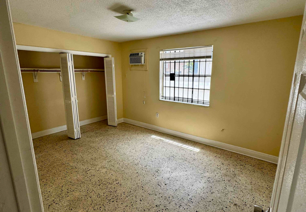 1040 SW 7 ST