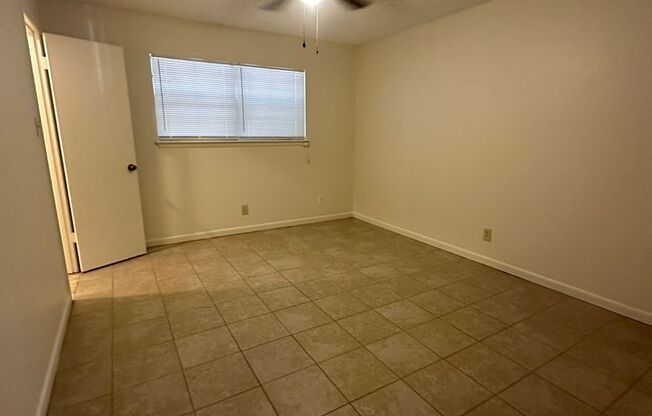 2 beds, 1 bath, 967 sqft, $850, Unit A