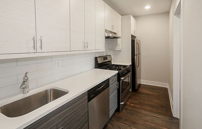 2 beds, 1 bath, 755 sqft, $2,895, Unit 3919-3E