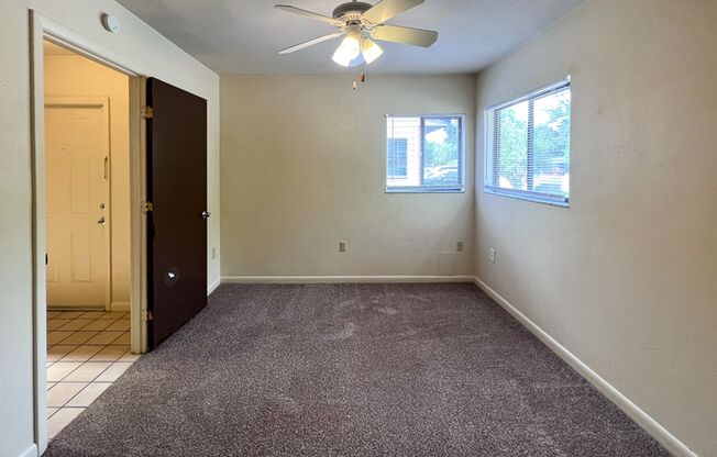 2/2 Flat in Napier Oaks available August 1!