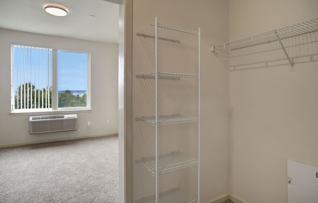 Heritage Hills closet Apartments in Renton, WA