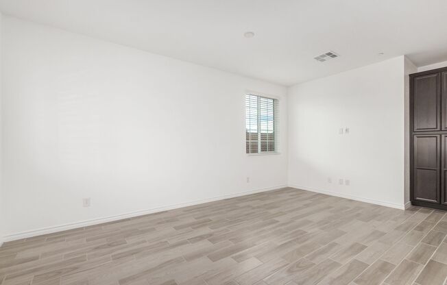3 beds, 3 baths, $2,095