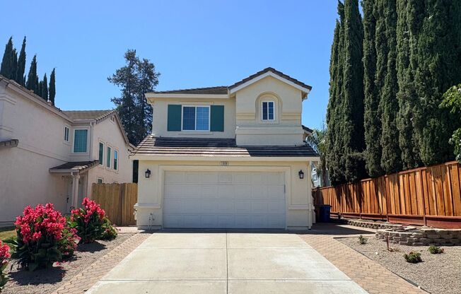 Cute 3 Bedroom 2.5 Bath Home in Brentwood