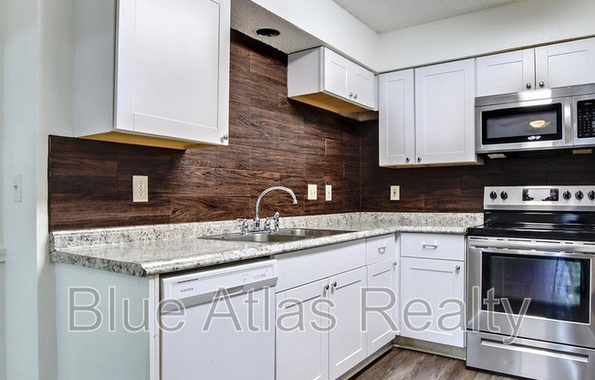 916 Hilltop Dr.