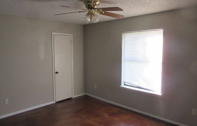 2 beds, 1 bath, $1,195