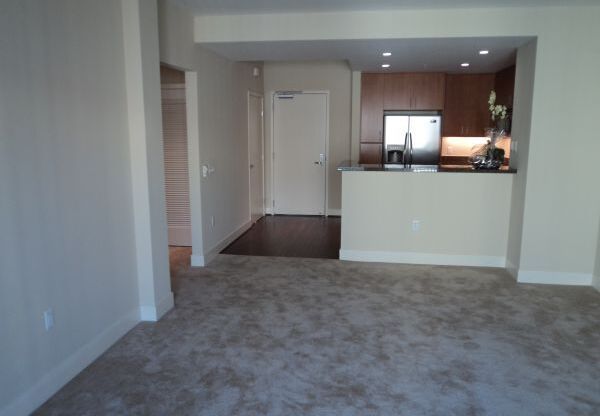 1 bed, 1 bath, 722 sqft, $2,100, Unit 729