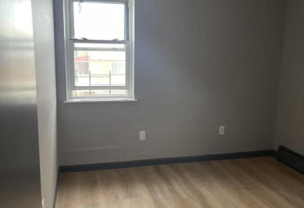 2354 W 13 ST