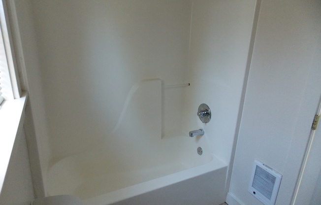 Studio, 1 bath, 450 sqft, $1,195, Unit C