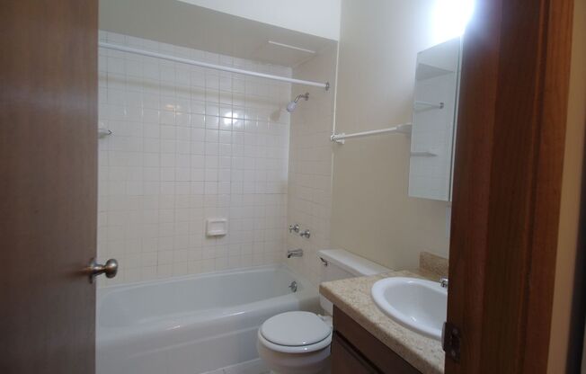 2 beds, 1 bath, 800 sqft, $1,185, Unit 200