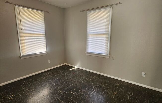 (2) Bedroom Duplex! Great Campus Location! Short-Term Lease Available.