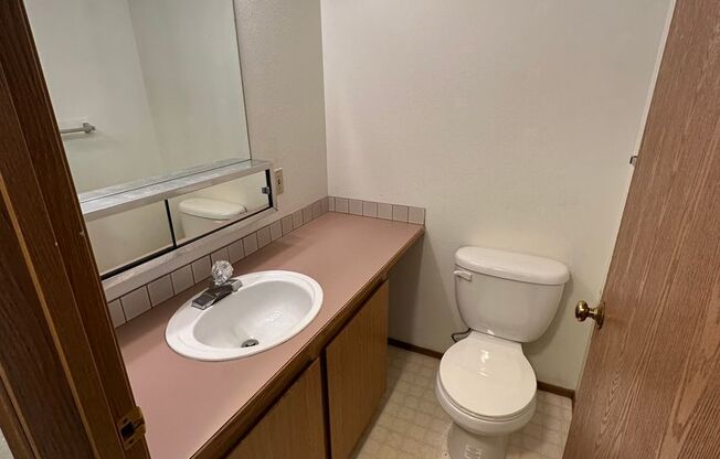 2 beds, 1.5 baths, 950 sqft, $1,650, Unit B206