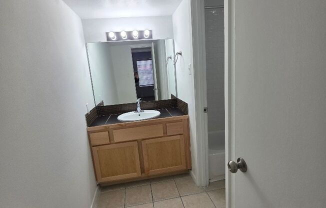 2 beds, 2 baths, 960 sqft, $1,099, Unit ELP2202-363