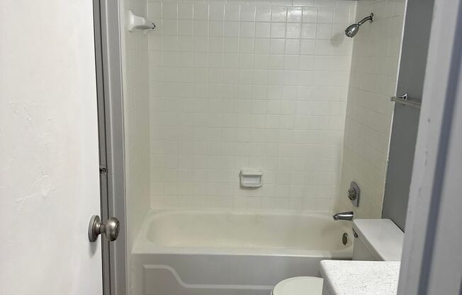 1 bed, 1 bath, 470 sqft, $745, Unit 911