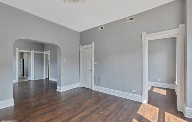 1124 S SACRAMENTO BLVD