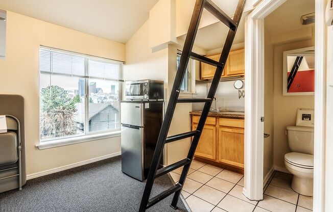 Studio, 1 bath, 140 sqft, $840, Unit B-6