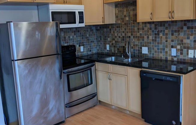 250 W Fuller Ave