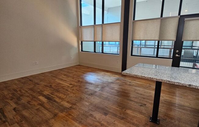 1 bed, 1 bath, 744 sqft, $1,275, Unit W263