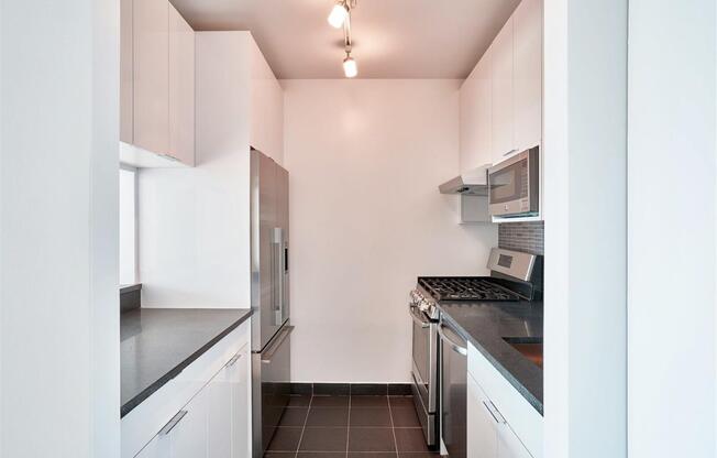 1 bed, 1 bath, $4,200, Unit P21G