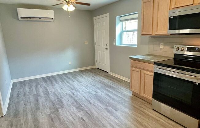 Available Now! 2Bed/1Bath