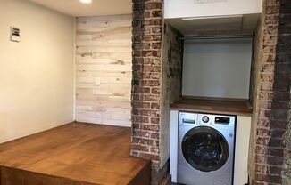 Studio, 1 bath, 420 sqft, $1,325, Unit 11