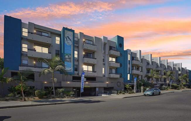 A modern apartment complex named "FELIX" is shown in the image.