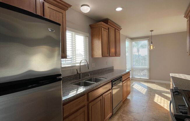 Beautiful Remodeled Condo In North Park w/In-Unit Washer/Dryer, Garage Parking