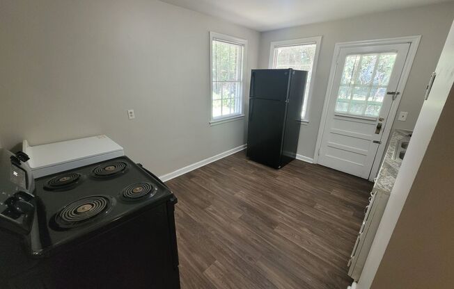 2 beds, 1 bath, 750 sqft, $1,050, Unit B3