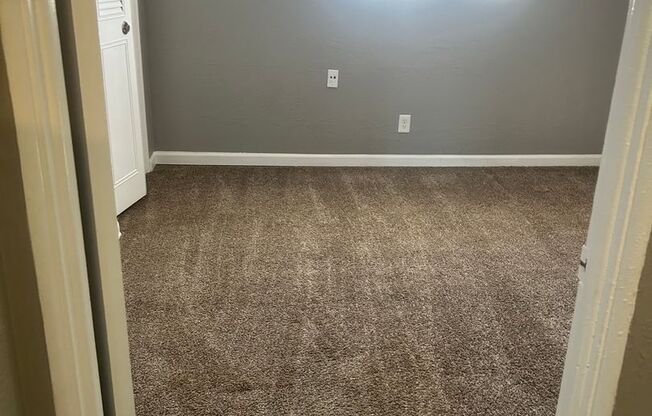 2 beds, 1 bath, 750 sqft, $1,095, Unit B10 1011 16