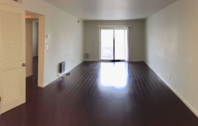 1 bed, 1 bath, 700 sqft, $2,300, Unit 216