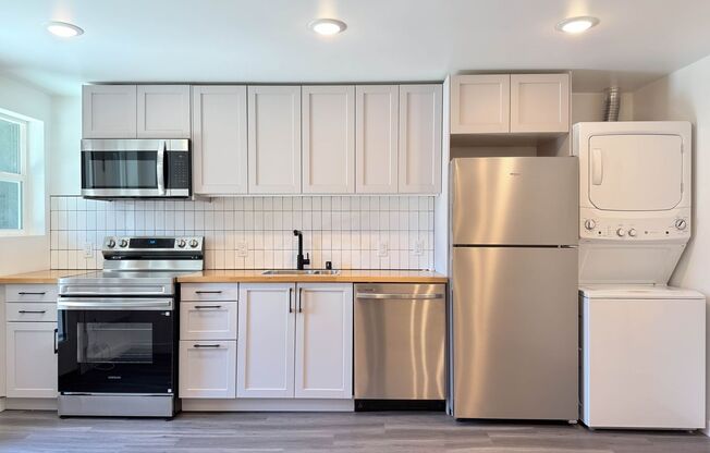 Studio, 1 bath, 285 sqft, $2,595, Unit 15