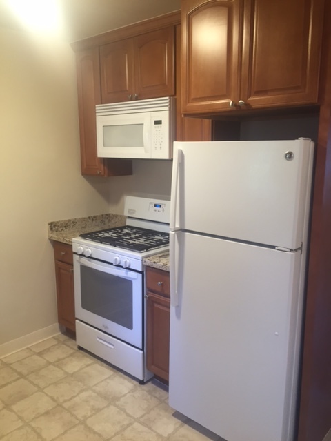 2 beds, 1 bath, $2,795, Unit 2041