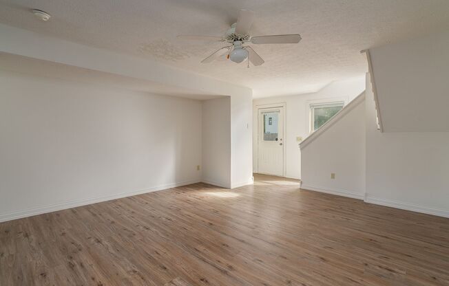 2 beds, 1.5 baths, $1,250, Unit 994 N. 4th St.