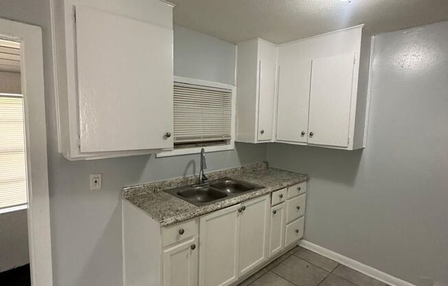 4 beds, 1 bath, $1,400