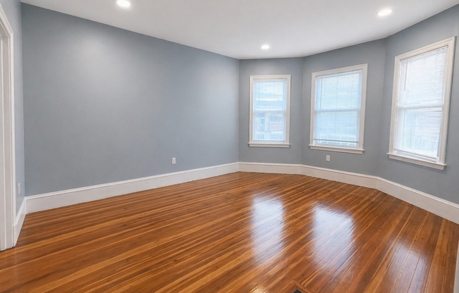 3 beds, 1 bath, 1,175 sqft, $3,400, Unit 2