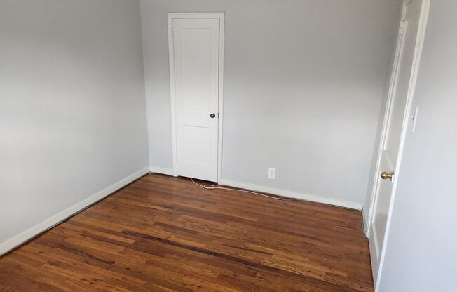 2 beds, 1 bath, 897 sqft, $2,335, Unit B-07