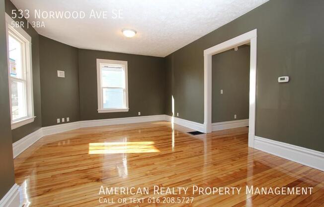 533 NORWOOD AVE SE