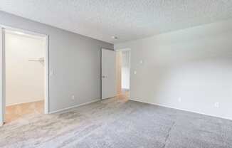 Duet Apartments in Lynnwood, Washington Bedroom with Walk-In Closet