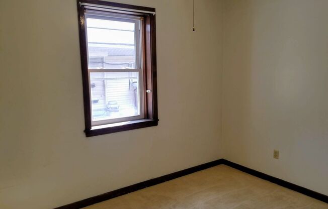 2 beds, 1 bath, $1,050, Unit 47#1