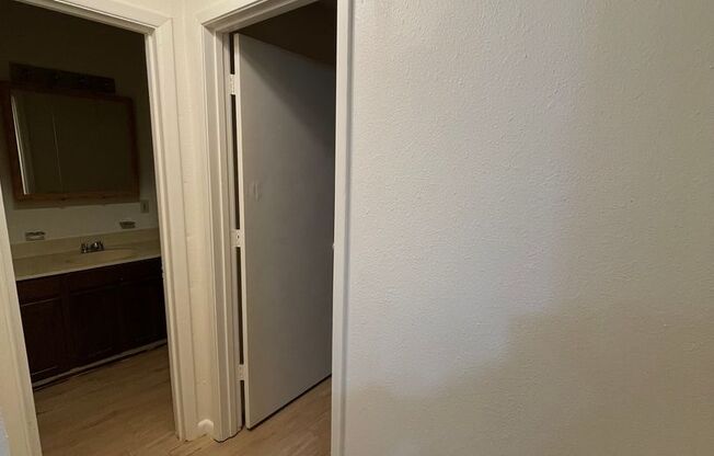 1 bed, 1 bath, 615 sqft, $650, Unit 28