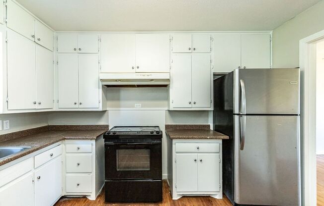 2 beds, 1 bath, $995