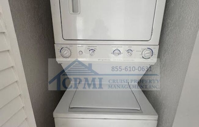 2 beds, 1 bath, 827 sqft, $1,825, Unit 555