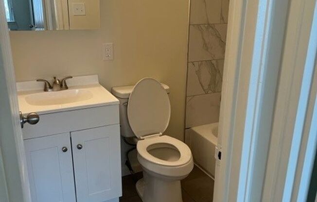2 beds, 1 bath, 931 sqft, $1,575, Unit 00 - E- 2